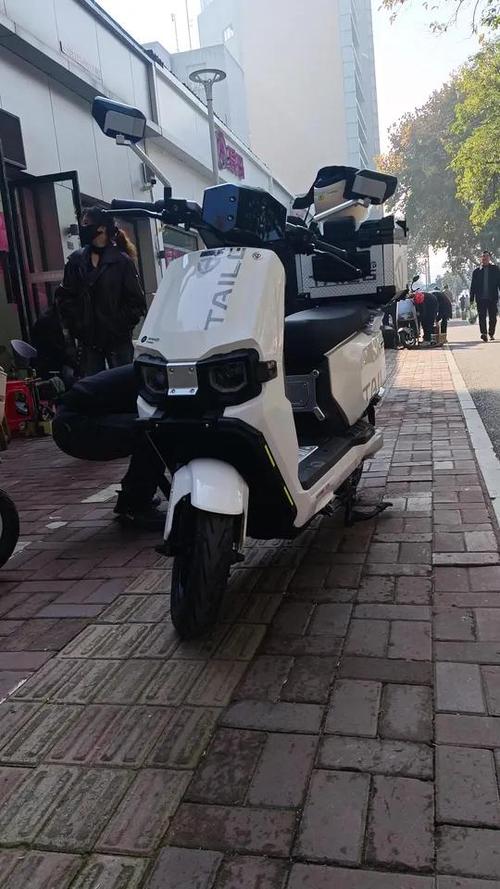 台铃电动车后备箱怎么打开