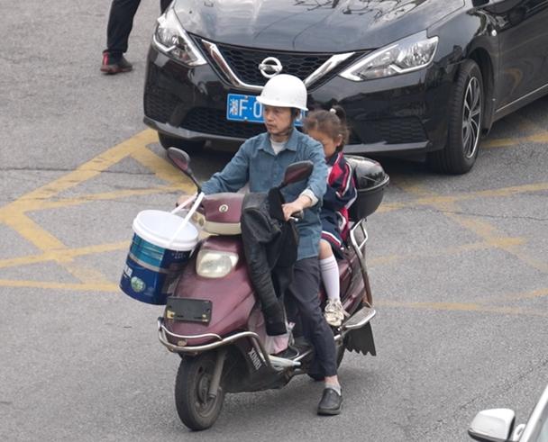 多大小孩不用戴头盔