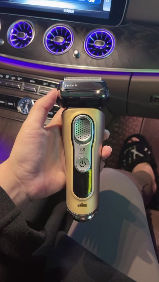 刮胡刀红灯亮是充满吗