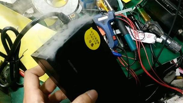 电瓶车充电器进水炸了图标