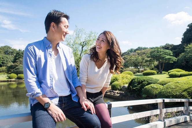 约会男生会来接女生吗图标
