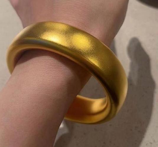 好想买个金手镯图标