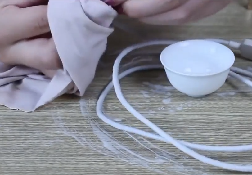 数据线外皮脏了怎么清洗