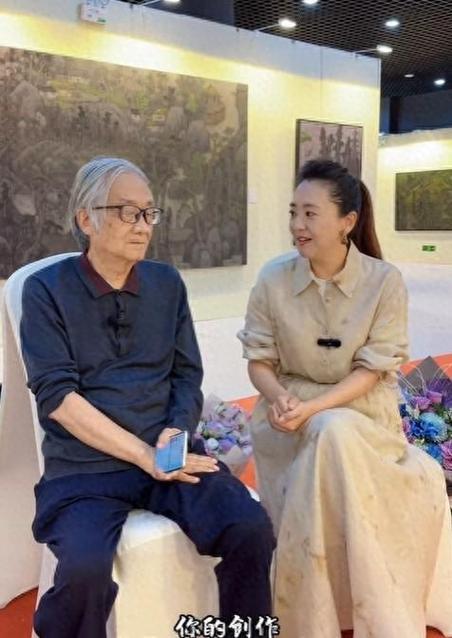 月亮姐姐的父母是干啥的