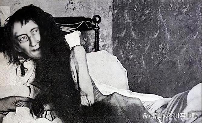 卡在墙中的美人
