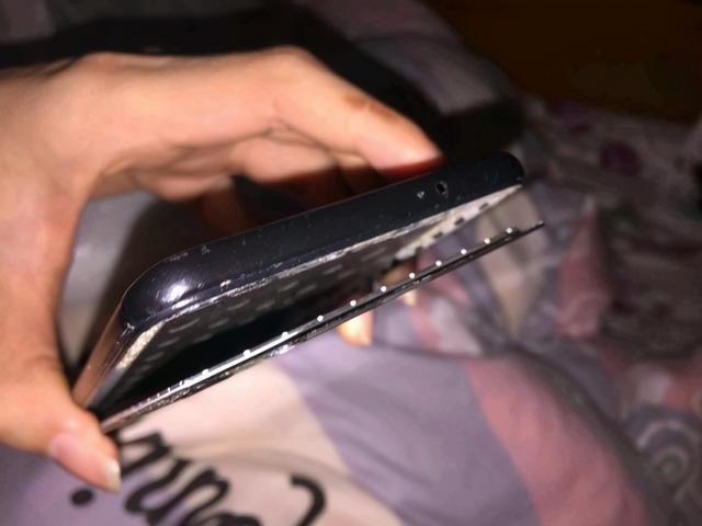 手机屏幕为什么会脱胶