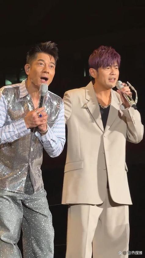 周杰伦演唱会带的人是谁图标