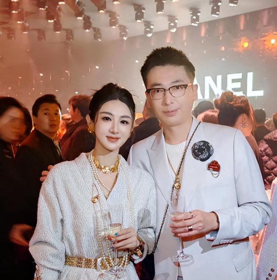 张豪薇娅和杨国强的关系