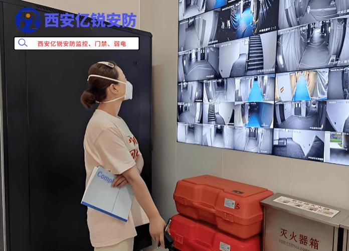 监控摄像头旁边有个白色盒子缩略图