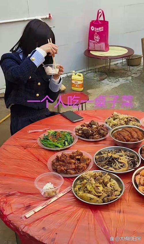 请女生吃饭后被还红包