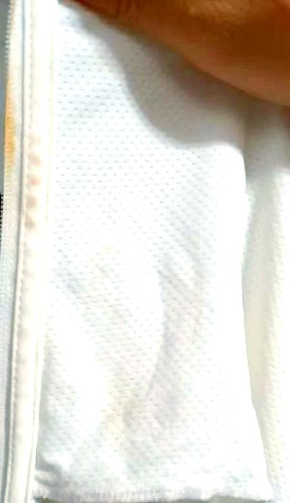 膏药粘在衣服上怎么清理