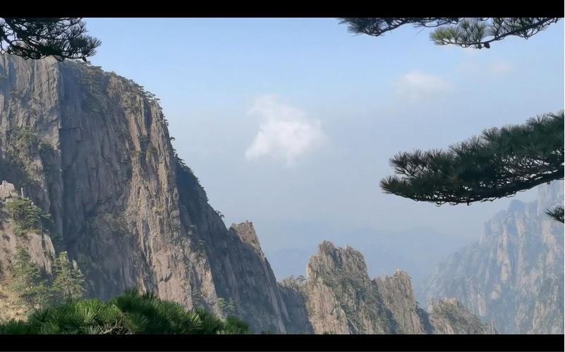 黄山风高云淡烟