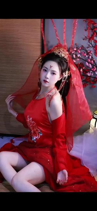 肚兜女古风汉服跳舞