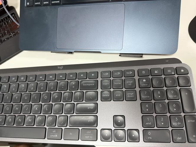 蓝牙键盘三年没充电亮红灯截图