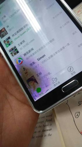 手机屏幕有彩斑的原因截图