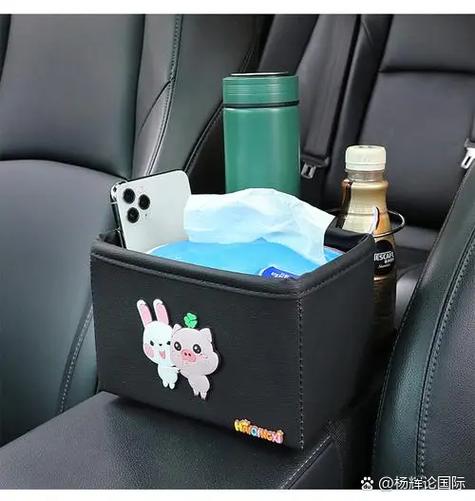 车座位下掉了小物件怎么找
