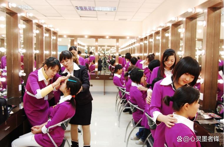 学理发到哪个学校学比较好图标