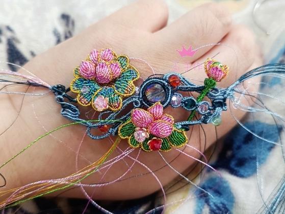 孕妇编绳莲花是左手还是右手
