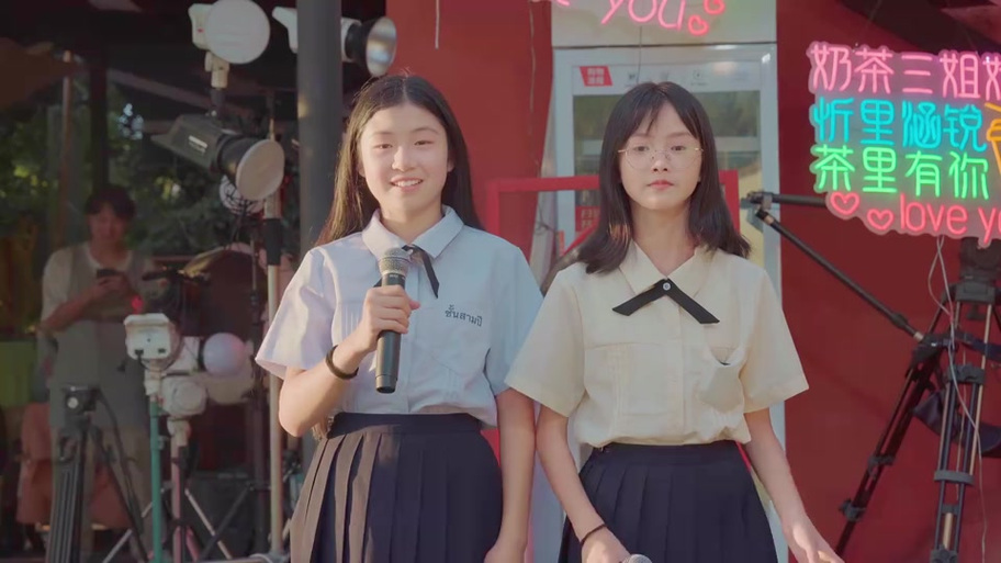 奶茶三姐妹唱歌的视频