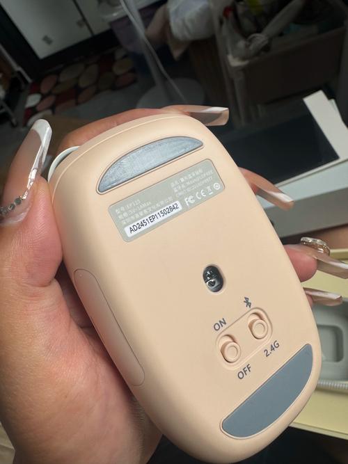 洛斐鼠标充电怎么算充好了