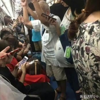 地铁隐身管理像素风游戏缩略图