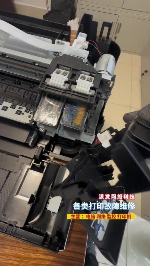 墨盒左边是彩色右边是黑色是吗