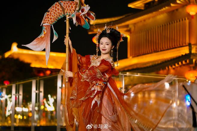 正版锦鲤汉服截图