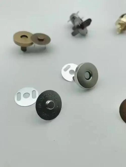 买的新衣服上的磁扣怎么办
