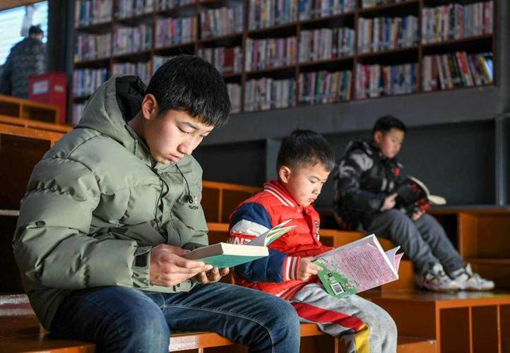 十个人读书打一个字