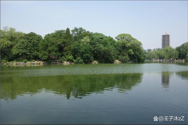未名湖读mo还是wei