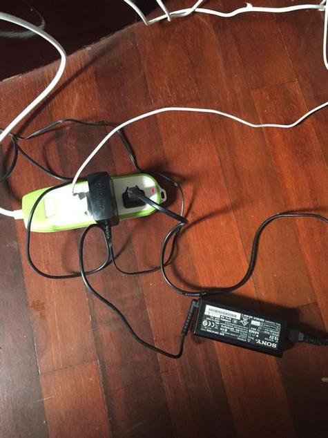 苹果充电器头一直吱吱的响怎么回事