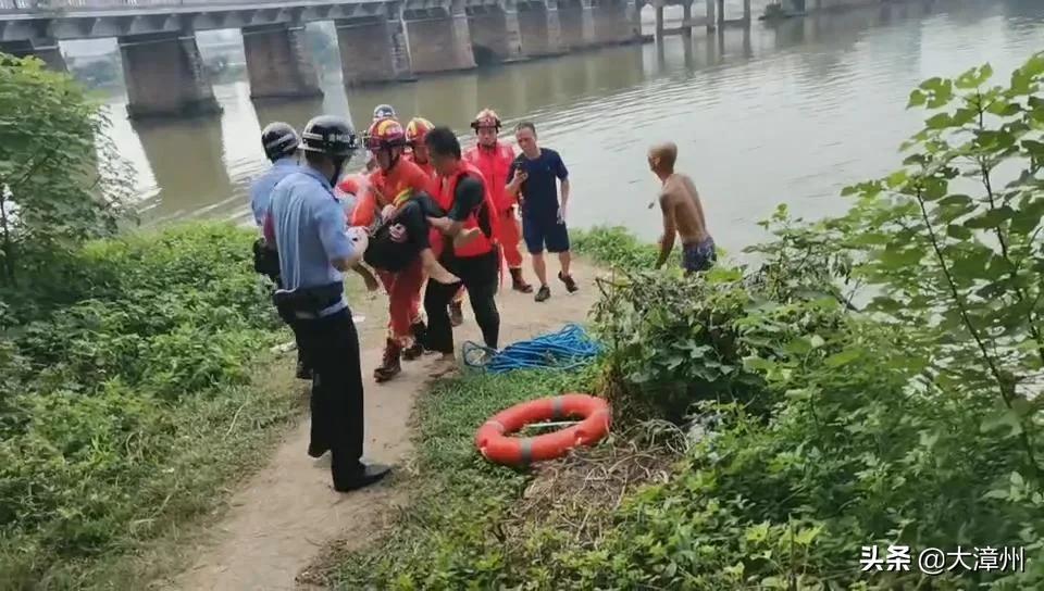 福建漳州三人跳江视频