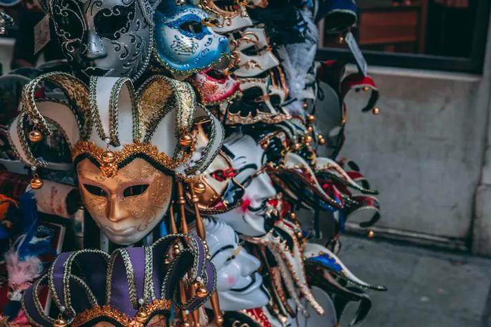 《Masquerade》完整版钢琴谱截图
