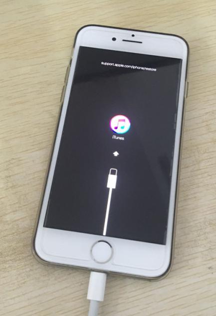 iphone8开机一直显示苹果图标