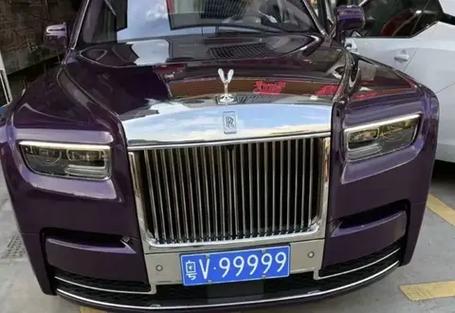 像两个手的车牌标志