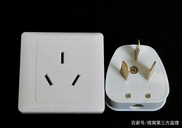 三孔插头一孔烧焦缩略图