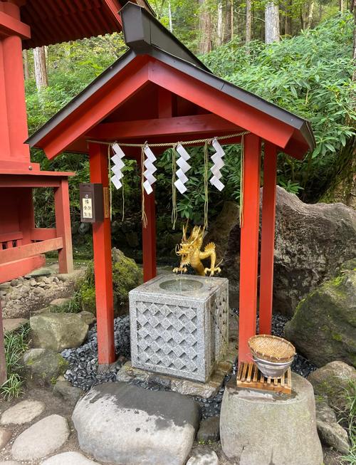 跟琉璃神社一样的是什么神社