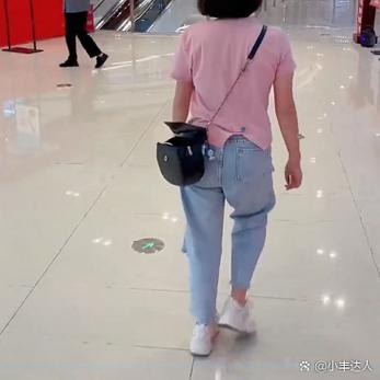 她在逛街我该说啥呢截图