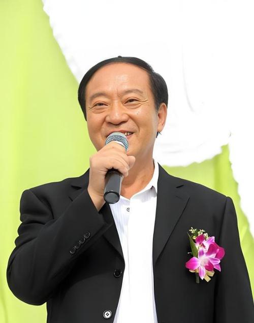 演员牛群的个人资料