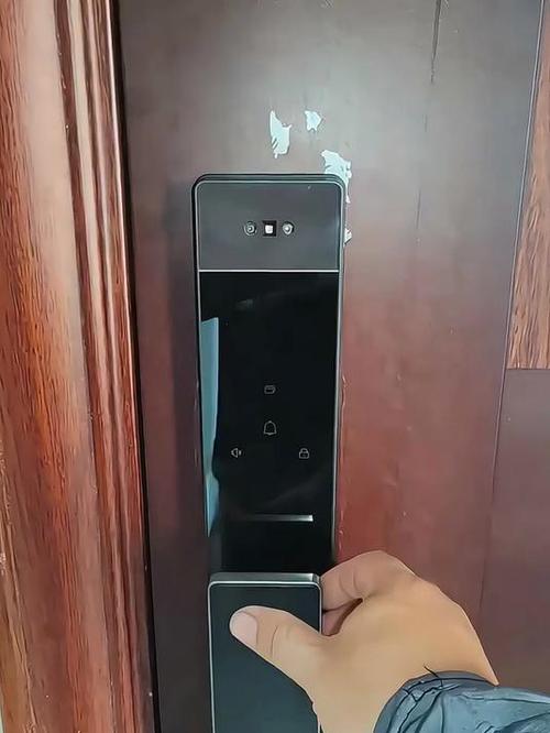 智能锁怎么用钥匙开门