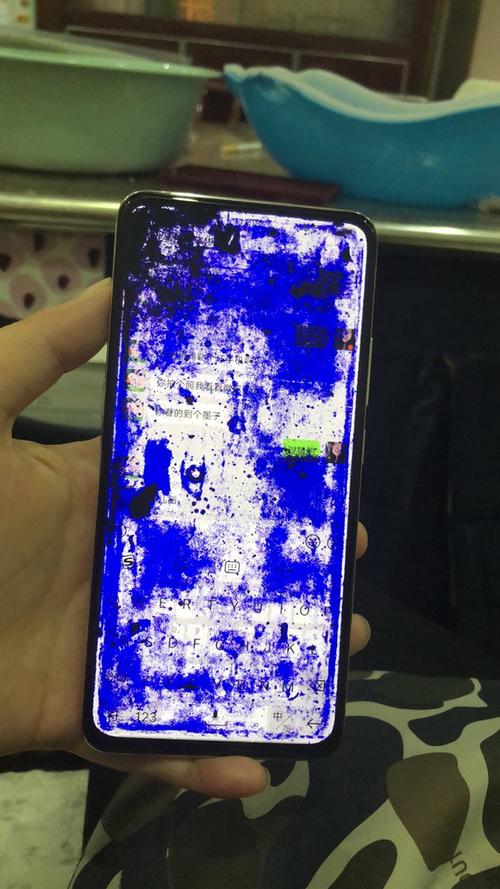 屏幕出现斑点是内屏坏了吗