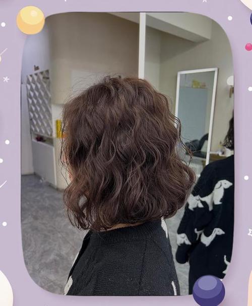大脸适合什么发型