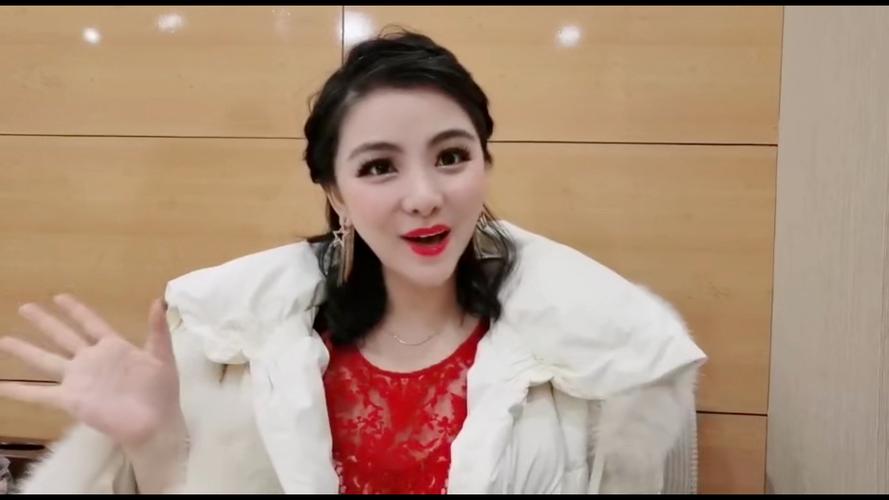 主持人彩虹姐姐截图
