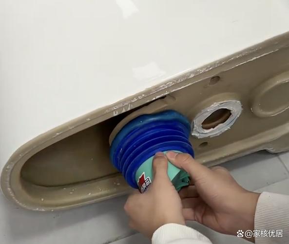 马桶座圈松了如何紧截图