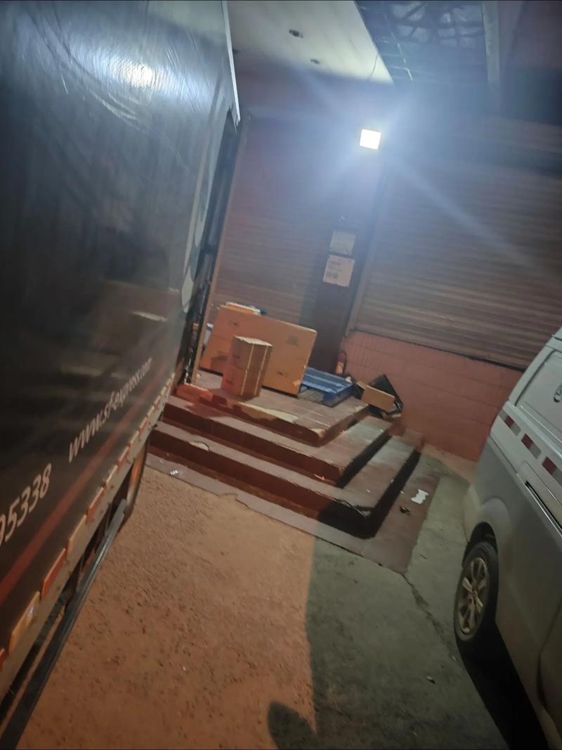 顺丰快递车半夜还跑吗图标