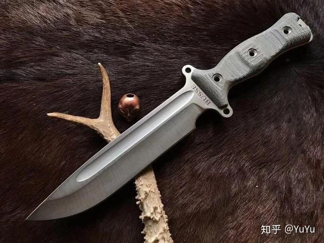 好玩且内存小的moba游戏缩略图