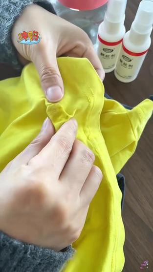 衣服粘了胶水用什么能洗掉缩略图