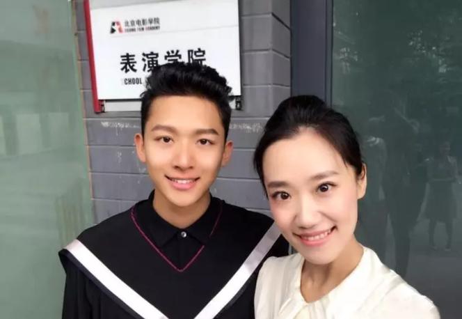 张晚意张晚晴同框合照