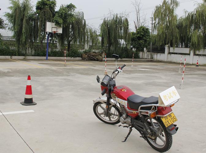 驾校摩托车