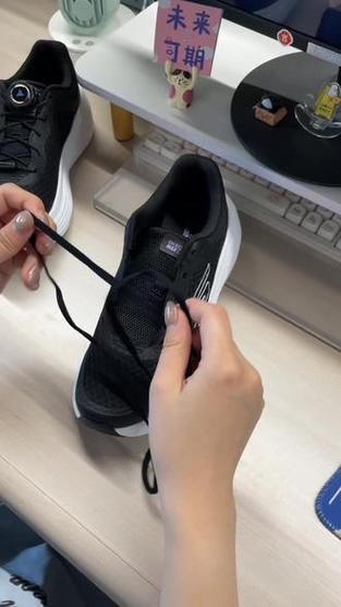 钮扣鞋带怎么更换鞋带